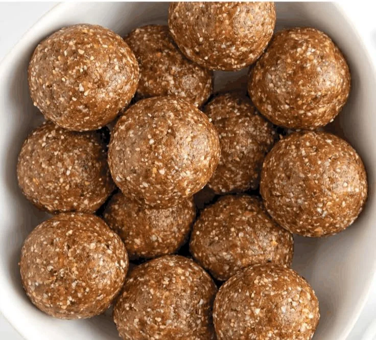 Cinnamon roll energy balls made with oats, nuts, and cinnamon flavor