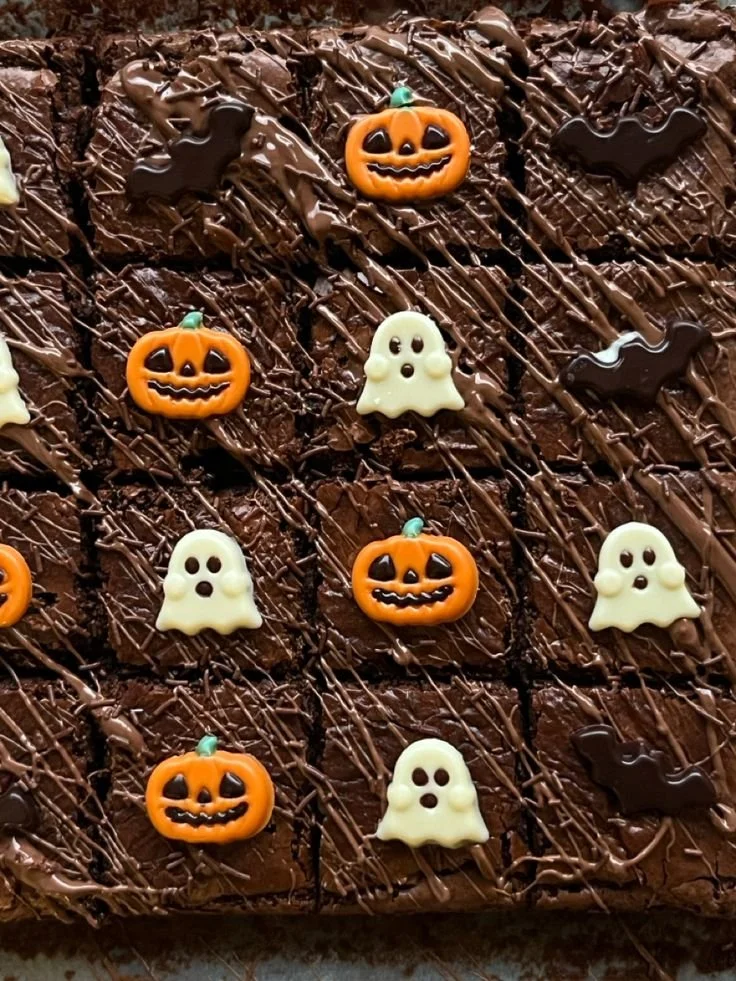 Delicious fall brownies with seasonal flavors and rich chocolate goodness.