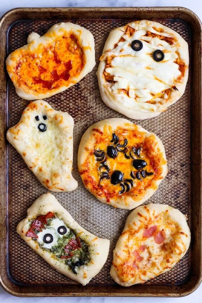 Spooky Halloween pizza ideas featuring creative toppings and decorations.